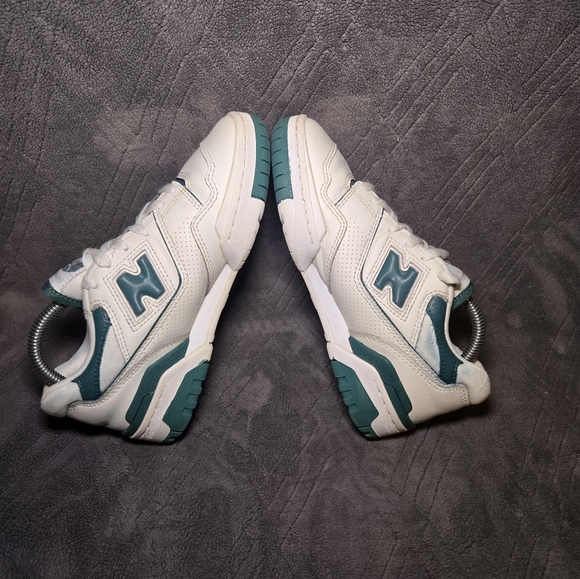 New Balance 550 Casual Shoes Womens Sz 6.5 White Green Leather Sneakers. - Picture 3 of 9